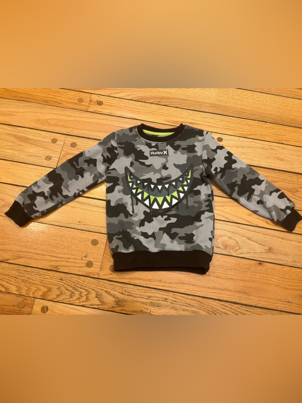 Hurley Boys' Gray Camo Sweatshirt with Green Shark Graphic size 6